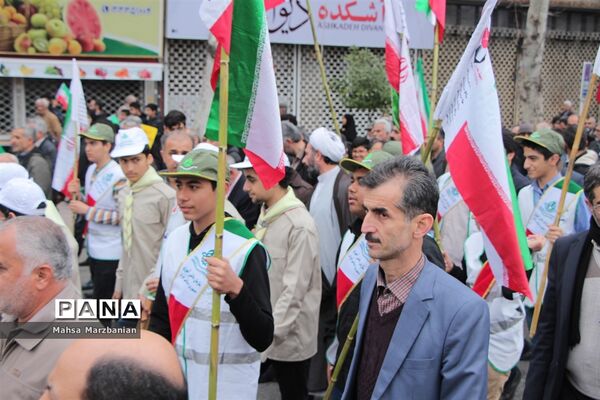 حضور دانش‌آموزان پیشتاز مازندران در راهپیمایی 22 بهمن و حمل مشعل 40سالگی انقلاب