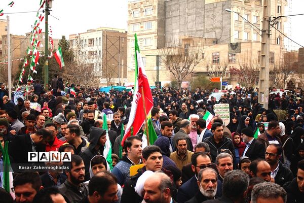 حضور گسترده مردم رباط‌کریم در راهپیمایی ۲۲‌بهمن