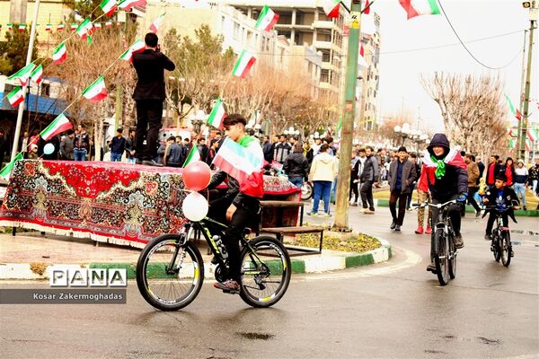 حضور گسترده مردم رباط‌کریم در راهپیمایی ۲۲‌بهمن