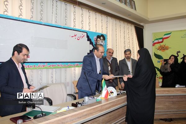 نشست مشترک مجلس و شورای دانش‌آموزی در همدان