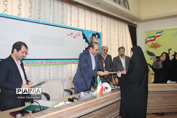 نشست مشترک مجلس و شورای دانش‌آموزی در همدان