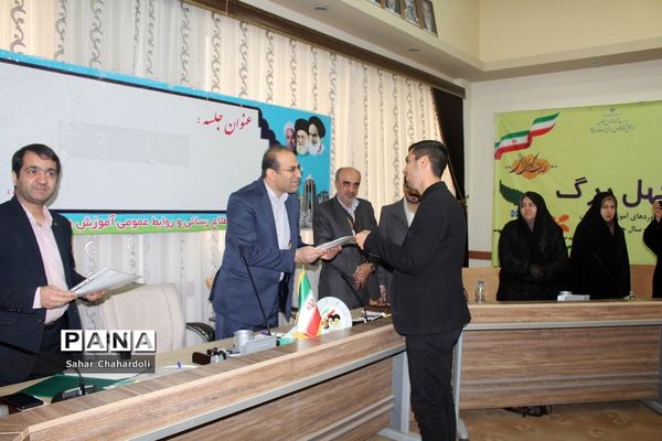 نشست مشترک مجلس و شورای دانش‌آموزی در همدان