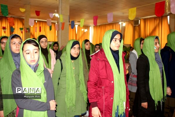 تمرین نهایی سرود 1357 نفری توسط دانش آموزان مدارس منتخب همدان