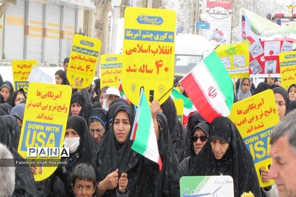 حضور پر شور مردم شهرستان فیروزکوه در راهپیمایی 22 بهمن