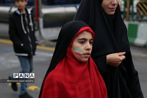 غرفه سازمان دانش‌آموزی شهر تهران در راهپیمایی 22 بهمن ماه تهران