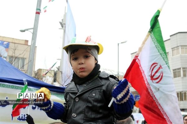 غرفه سازمان دانش‌آموزی شهر تهران در راهپیمایی 22 بهمن ماه تهران