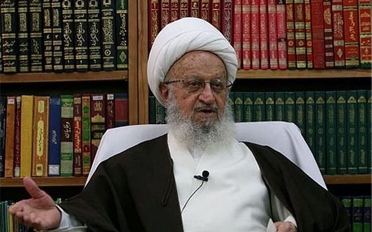 واکنش مکارم شیرازی به افراطیون قم: انقلاب را دوستان داخلی نابود می‌کنند نه دشمنان خارجی