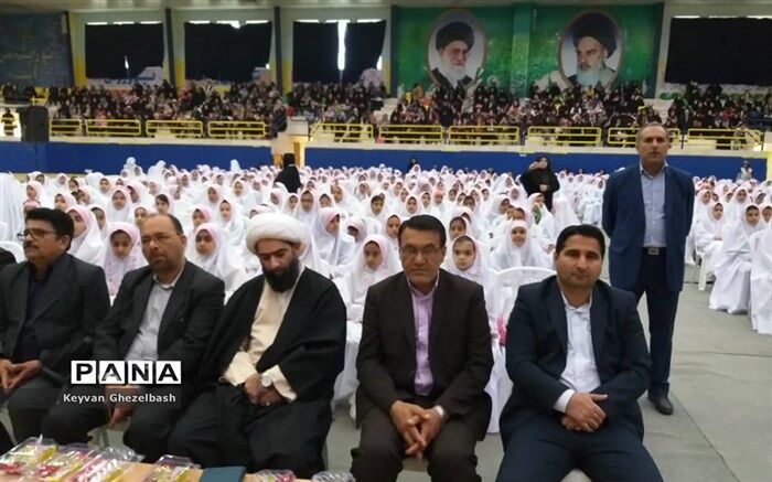 مراسم جشن تکلیف ۸۰۰ دانش آموز دختر در شهرستان امیدیه برگزار شد