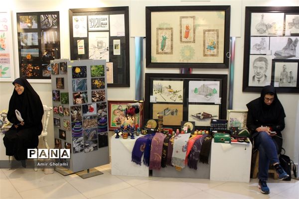نمایشگاه آفریده‌‌ها و دست ساخته‌های هنر‌آموزان و هنرجویان منطقه‌ یک تهران