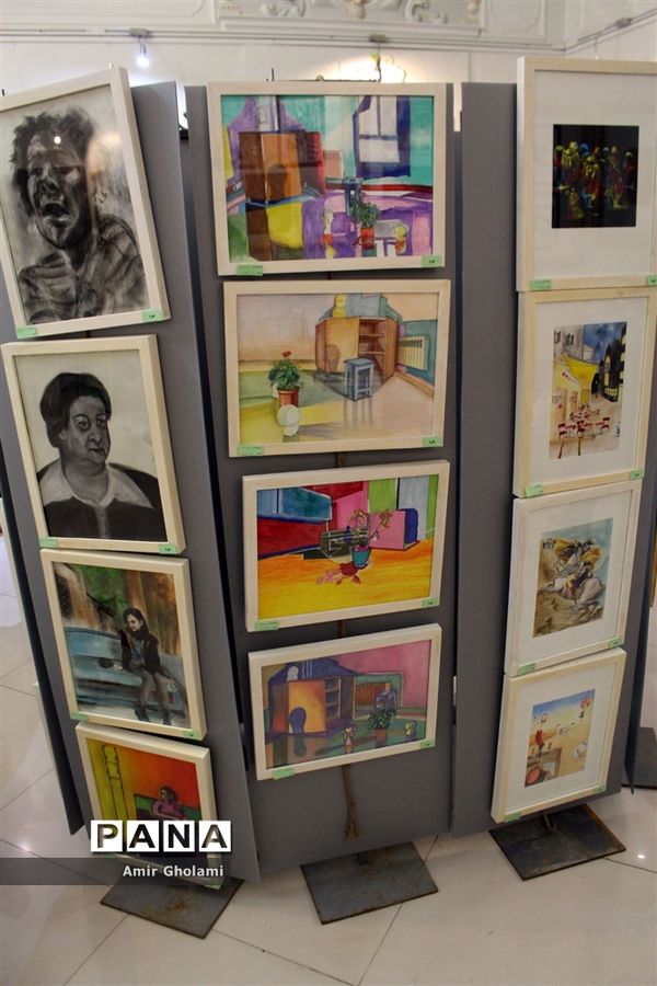 نمایشگاه آفریده‌‌ها و دست ساخته‌های هنر‌آموزان و هنرجویان منطقه‌ یک تهران