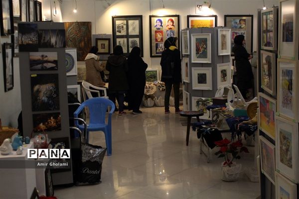 نمایشگاه آفریده‌‌ها و دست ساخته‌های هنر‌آموزان و هنرجویان منطقه‌ یک تهران