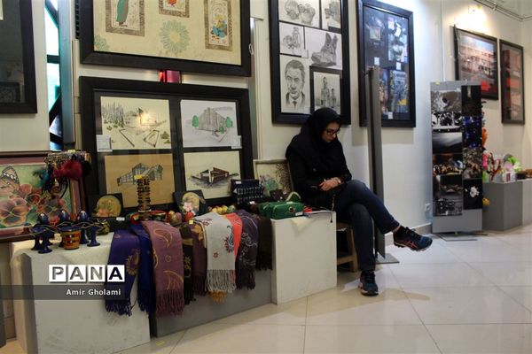 نمایشگاه آفریده‌‌ها و دست ساخته‌های هنر‌آموزان و هنرجویان منطقه‌ یک تهران