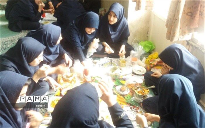 اردوی یک روزه تمرینی برای خوب زندگی کردن  با حضور دختران زواره ای