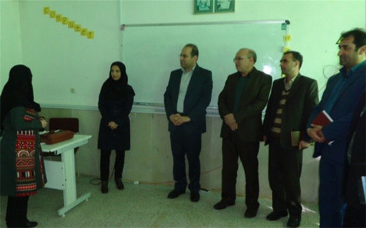 بازدید مدیرکل آموزش‌ و پرورش همدان از دبیرستان زینب کبری(س) گل تپه