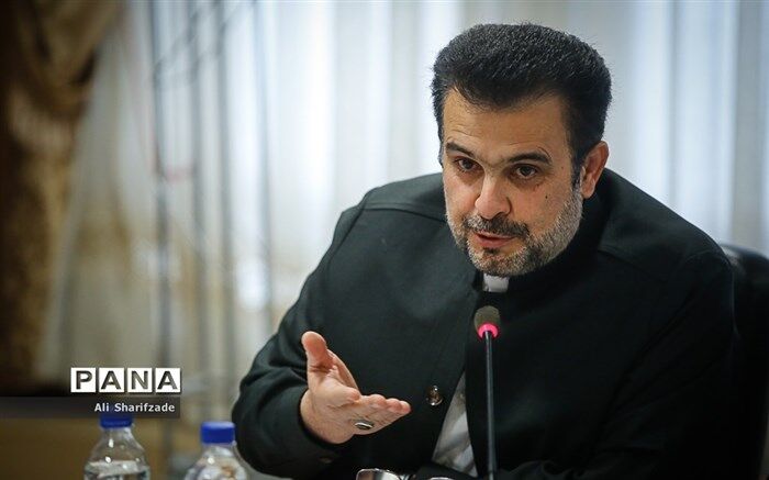 دستور وزیر آموزش و پرورش بر دنبال کردن برنامه‌های رادیو قرآن در کلاس های مدارس