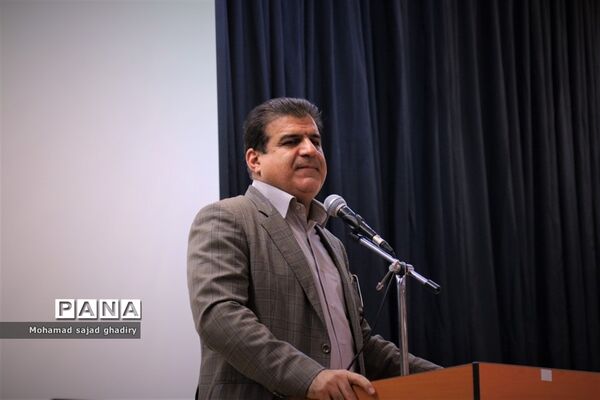 بازدید سرزده مدیرکل آموزش و پرورش شهر تهران از اداره منطقه 18