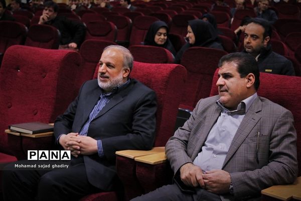 بازدید سرزده مدیرکل آموزش و پرورش شهر تهران از اداره منطقه 18