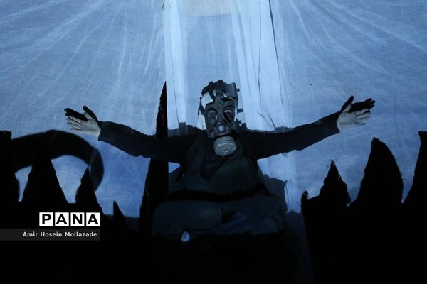 اجرای نمایش « وقتی همه قهرمان باشند »