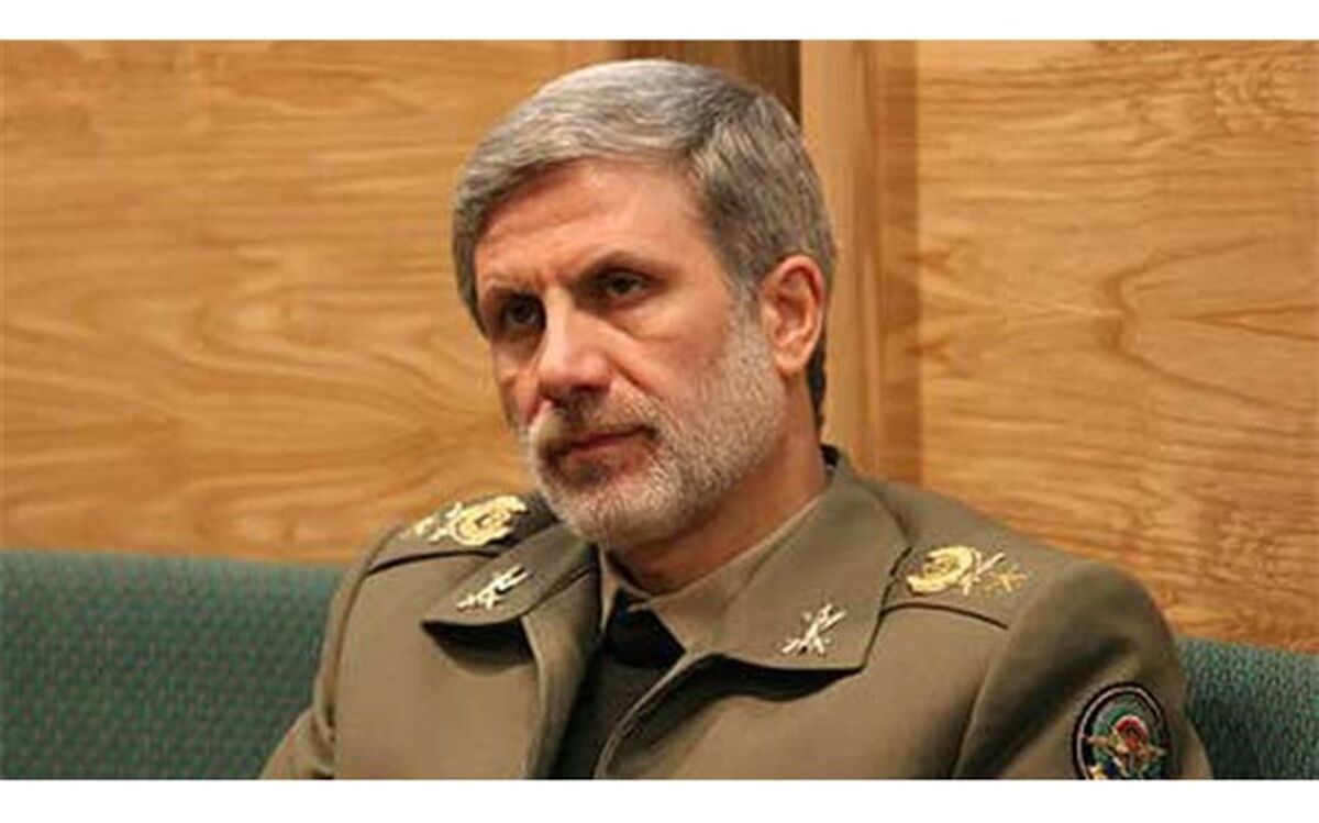 وزیر دفاع: آیت الله مومن در سنگر فقاهت منشأ خدمات فراوانی برای انقلاب بود