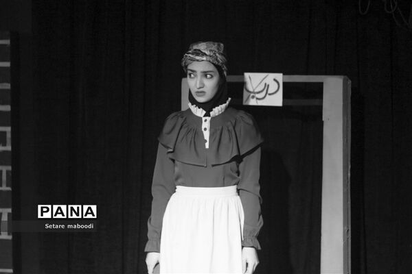 اجرای نمایش «آوازه خوان طاس»