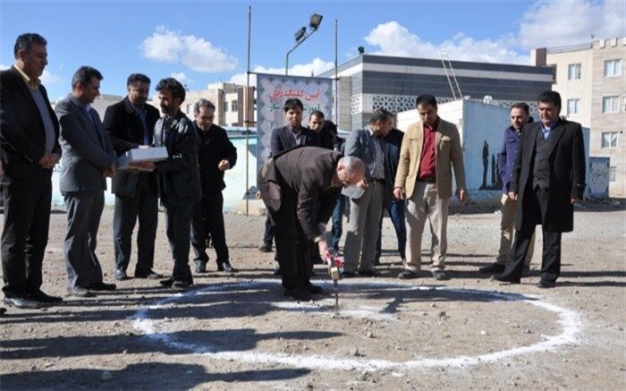کلنگ ساخت مدرسه خیر ساز حاج محمد گیوه چی در شهرستان اشتهارد بر زمین زده شد