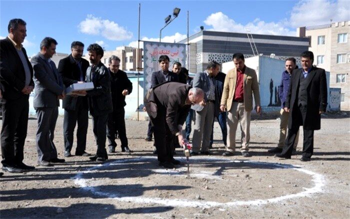 کلنگ ساخت مدرسه خیر ساز حاج محمد گیوه چی در شهرستان اشتهارد بر زمین زده شد