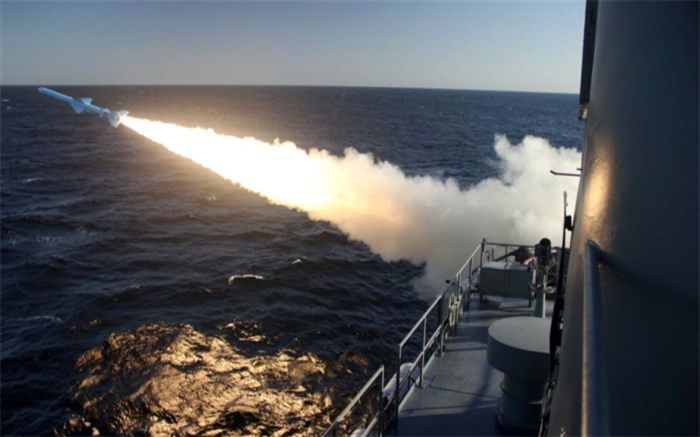 شلیک ٣ فروند موشک کروز از روی شناور و پرتابگرهای ساحلی