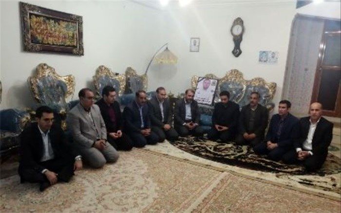 حضور مدیرکل و معاونین آموزش و پرورش لرستان در منزل شهید سرافراز جابر بیرانوند