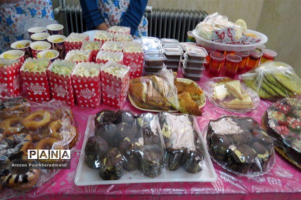 آیین افتتاحیه بازارچه کارآفرینی دبیرستان فرزانگان شهدا اردکان