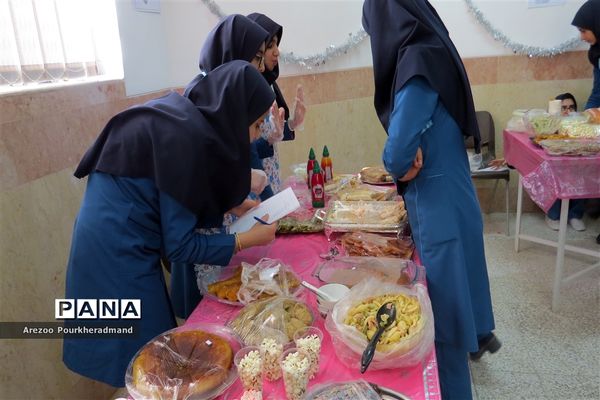 آیین افتتاحیه بازارچه کارآفرینی دبیرستان فرزانگان شهدا اردکان