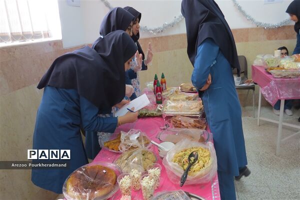 آیین افتتاحیه بازارچه کارآفرینی دبیرستان فرزانگان شهدا اردکان