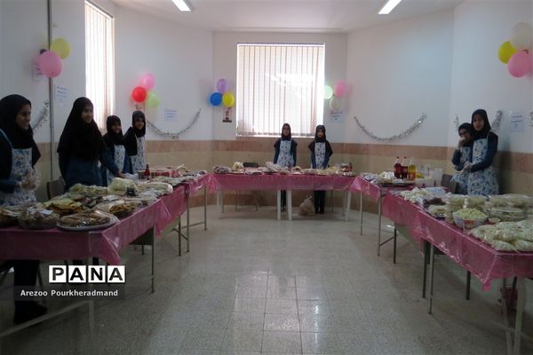 آیین افتتاحیه بازارچه کارآفرینی دبیرستان فرزانگان شهدا اردکان