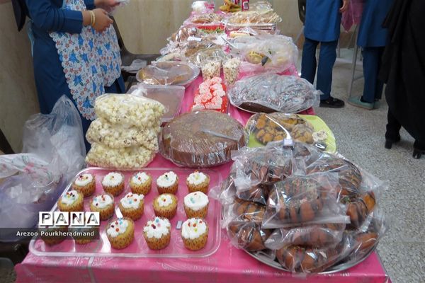 آیین افتتاحیه بازارچه کارآفرینی دبیرستان فرزانگان شهدا اردکان