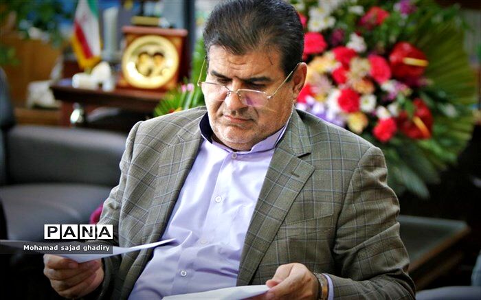 دلجویی مدیرکل آموزش و پرورش شهر تهران از همکار فرهنگی در پی رفتار ناهنجار یکی از اولیا