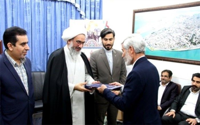 هشت هنرمند انقلابی استان بوشهر تجلیل شدند