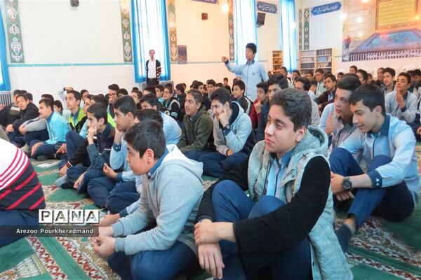 حضور ریاضی‌دان و نفر دوم جام جهانی محاسبات ذهنی در دبیرستان شهید صدوقی دوره اول