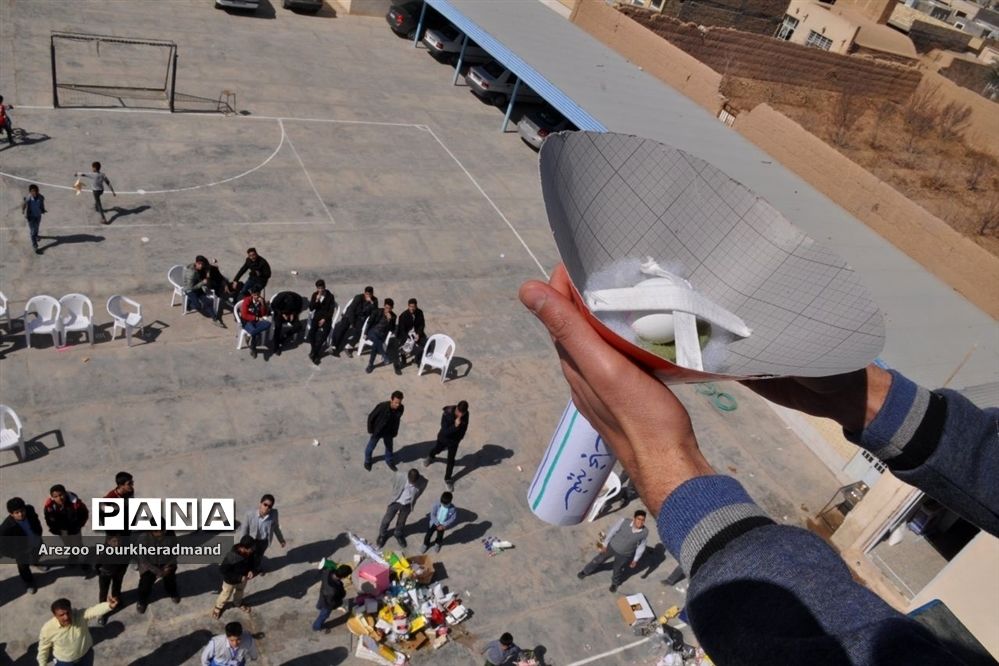 برگزاری مسابقه چالش جاذبه در دبیرستان شهید ذوالفقاری میبد