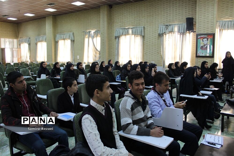 گردهمایی روسای شورای دانش‌آموزی مدارس ناحیه 4 شیراز