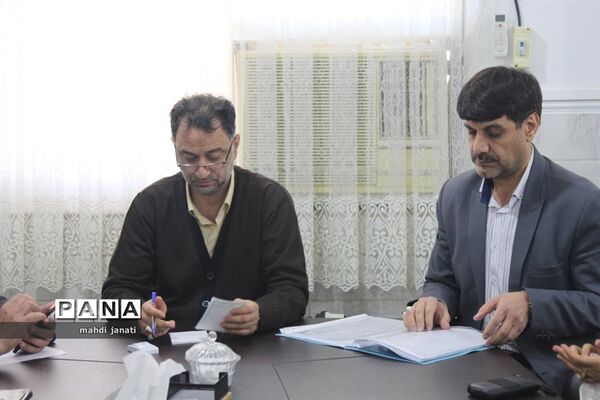 دیدار صمیمی مجامع سازمان دانش‌آموزی استان قم با مدیرکل آموزش و پرورش
