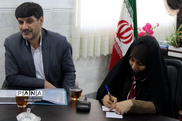 دیدار صمیمی مجامع سازمان دانش‌آموزی استان قم با مدیرکل آموزش و پرورش