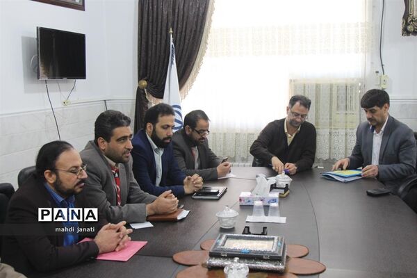 دیدار صمیمی مجامع سازمان دانش‌آموزی استان قم با مدیرکل آموزش و پرورش