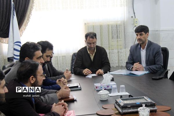 دیدار صمیمی مجامع سازمان دانش‌آموزی استان قم با مدیرکل آموزش و پرورش