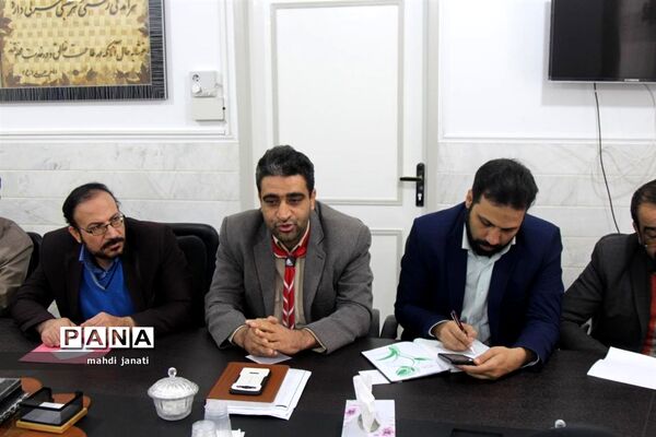 دیدار صمیمی مجامع سازمان دانش‌آموزی استان قم با مدیرکل آموزش و پرورش