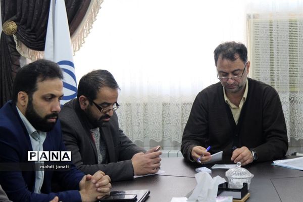 دیدار صمیمی مجامع سازمان دانش‌آموزی استان قم با مدیرکل آموزش و پرورش