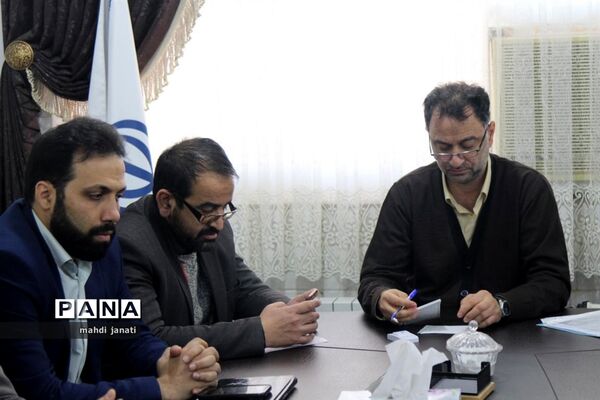دیدار صمیمی مجامع سازمان دانش‌آموزی استان قم با مدیرکل آموزش و پرورش