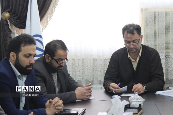 دیدار صمیمی مجامع سازمان دانش‌آموزی استان قم با مدیرکل آموزش و پرورش
