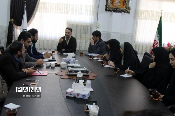 دیدار صمیمی مجامع سازمان دانش‌آموزی استان قم با مدیرکل آموزش و پرورش