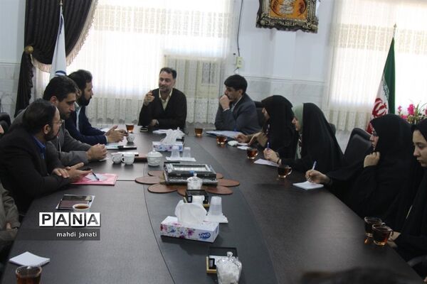 دیدار صمیمی مجامع سازمان دانش‌آموزی استان قم با مدیرکل آموزش و پرورش