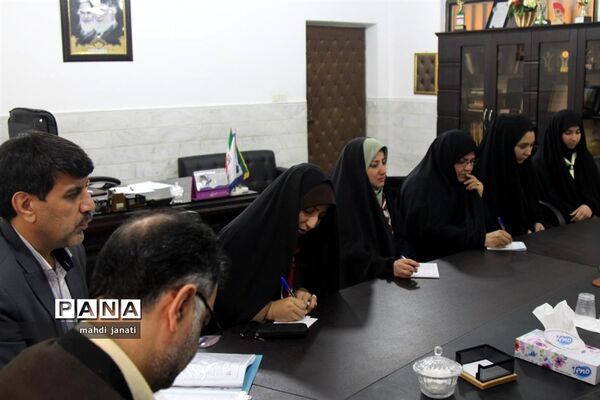 دیدار صمیمی مجامع سازمان دانش‌آموزی استان قم با مدیرکل آموزش و پرورش