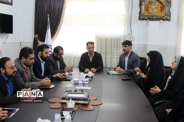 دیدار صمیمی مجامع سازمان دانش‌آموزی استان قم با مدیرکل آموزش و پرورش